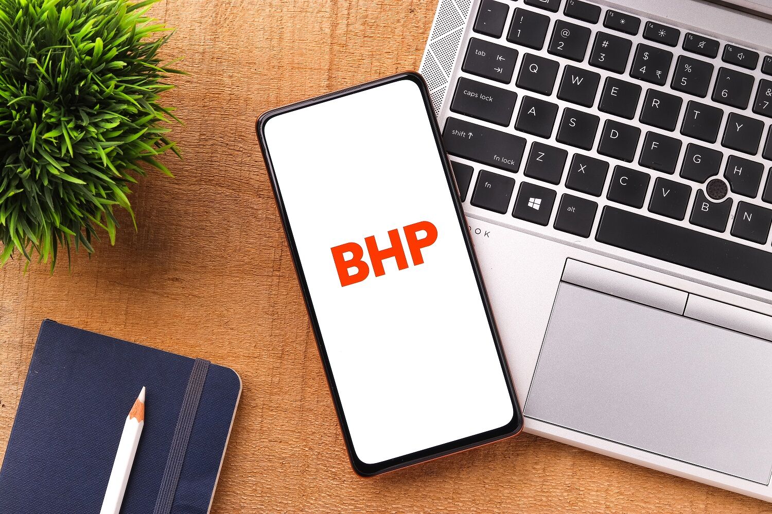 uporządkowanie biurka zgodnie z zasadami bhp