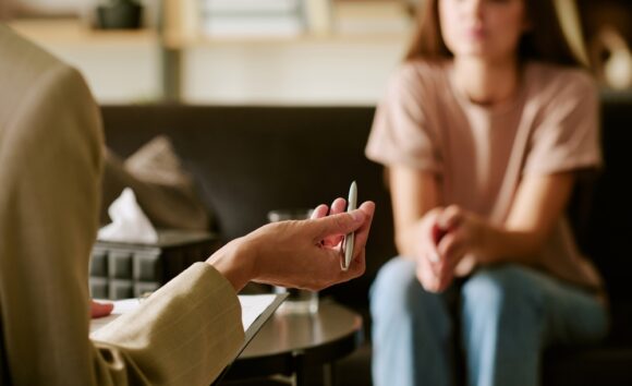 Psycholog a&nbsp;psychiatra – różnice i&nbsp;kiedy szukać pomocy